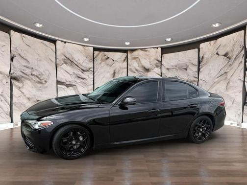 Alfa Black 2021 Alfa Romeo Giulia Base