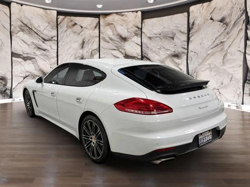 2016 Porsche Panamera Edition