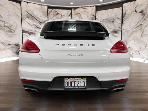 2016 Porsche Panamera Edition