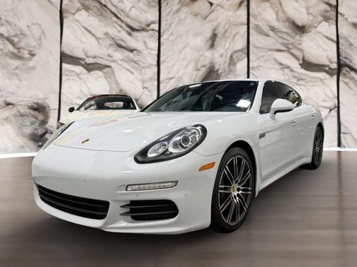 2016 Porsche Panamera Edition