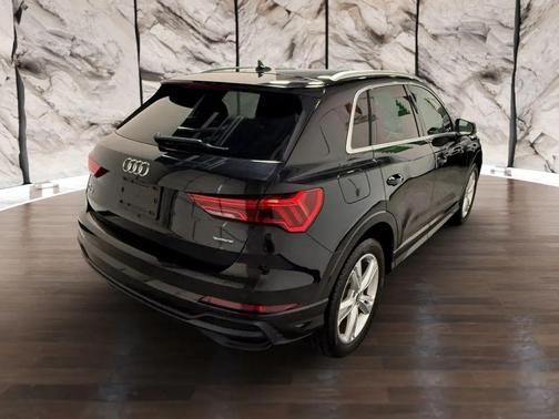 Mythos Black Metallic 2021 Audi Q3 45 S line Premium
