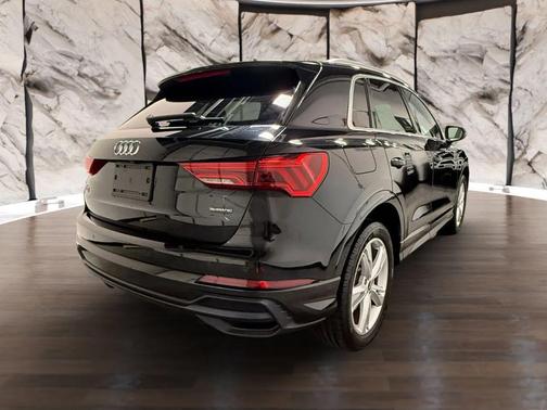 Mythos Black Metallic 2021 Audi Q3 45 S line Premium