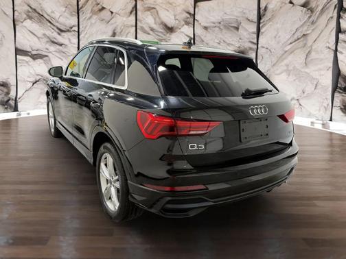 Mythos Black Metallic 2021 Audi Q3 45 S line Premium