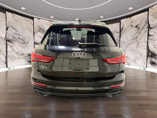 Mythos Black Metallic 2021 Audi Q3 45 S line Premium