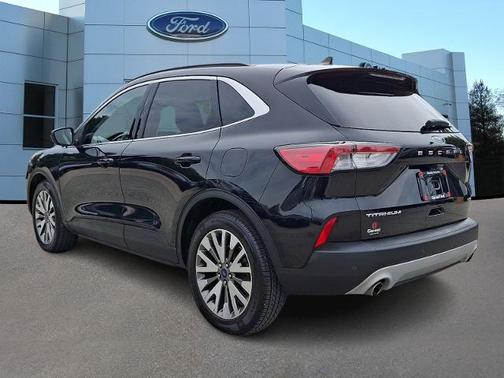 AGATE BLACK METALLIC 2022 Ford Escape TITANIUM