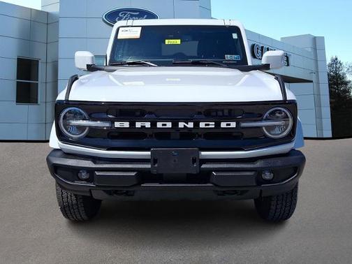 OXFORD WHITE 2025 Ford Bronco OUTER BANKS