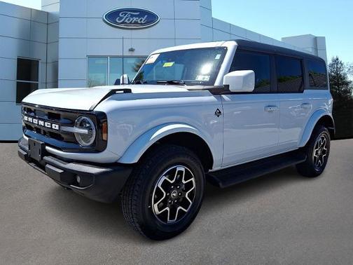 OXFORD WHITE 2025 Ford Bronco OUTER BANKS