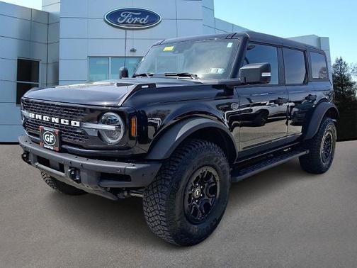 SHADOW BLACK 2024 Ford Bronco WILDTRAK