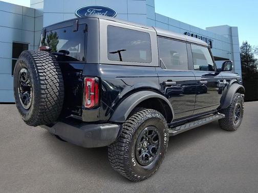 SHADOW BLACK 2024 Ford Bronco WILDTRAK