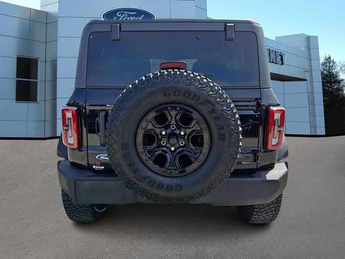 SHADOW BLACK 2024 Ford Bronco WILDTRAK