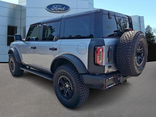 ICONIC SILVER METALLIC 2024 Ford Bronco WILDTRAK