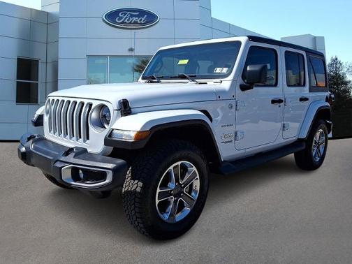 Bright White Clearcoat 2018 Jeep Wrangler Unlimited SAHARA
