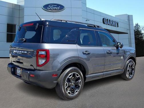 CARBONIZED GRAY METALLIC 2025 Ford Bronco Sport OUTER BANKS