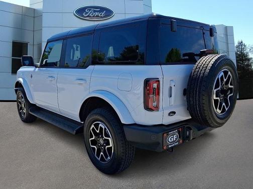 OXFORD WHITE 2025 Ford Bronco OUTER BANKS