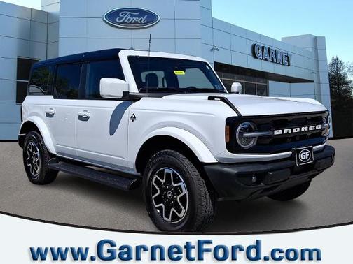 OXFORD WHITE 2025 Ford Bronco OUTER BANKS