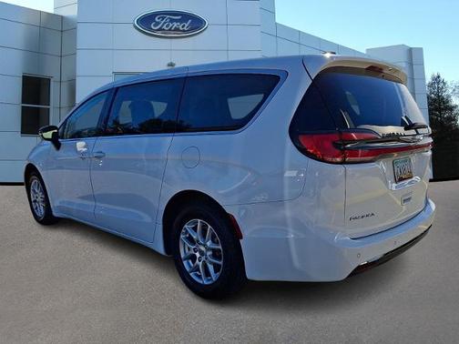White 2024 Chrysler Pacifica TOURING L