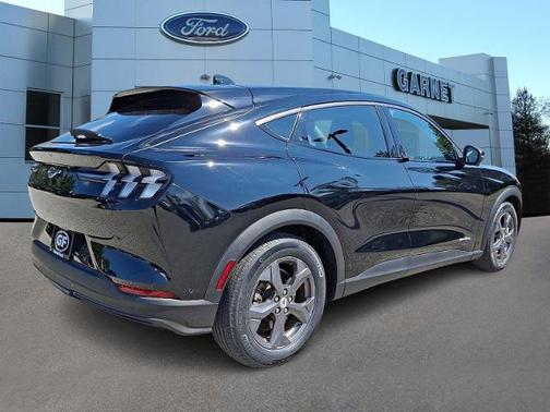 2022 Ford Mustang Mach-E SELECT