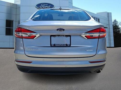 ICONIC SILVER 2020 Ford Fusion SE