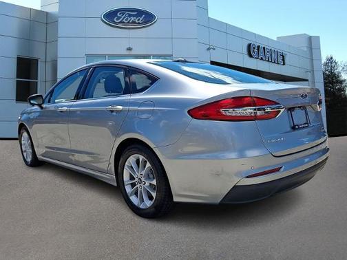 ICONIC SILVER 2020 Ford Fusion SE
