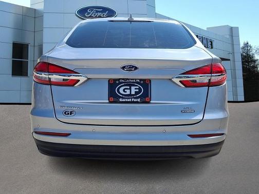 ICONIC SILVER 2020 Ford Fusion SE