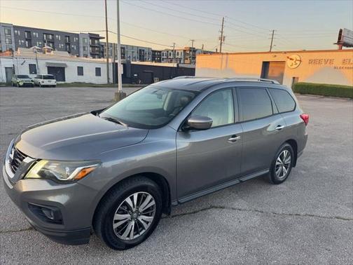 2017 Nissan Pathfinder SL