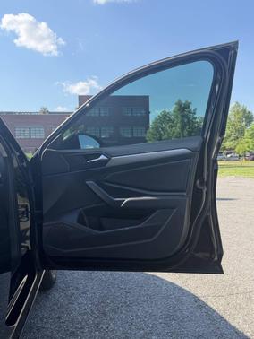 Black Uni 2020 Volkswagen Jetta 1.4T SE