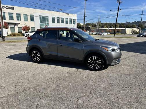 2020 Nissan Kicks SR