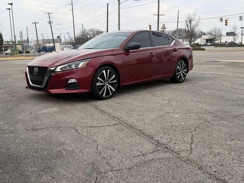 2022 Nissan Altima SR FWD