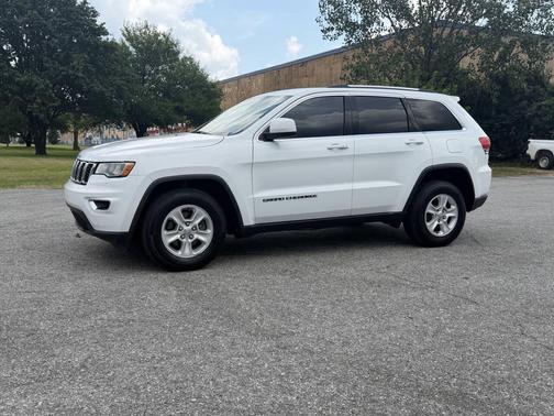 Bright White Clearcoat 2017 Jeep Grand Cherokee Laredo