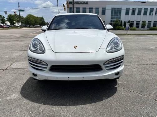 Classic Silver Metallic 2013 Porsche Cayenne Cayenne
