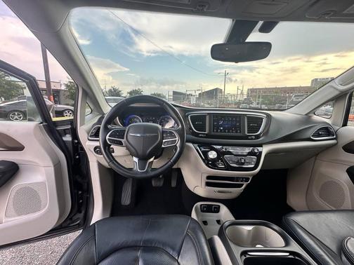 2018 Chrysler Pacifica Touring-L