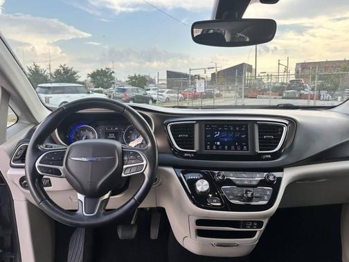 2018 Chrysler Pacifica Touring-L