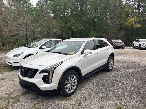Crystal White Tricoat 2023 Cadillac XT4 Luxury