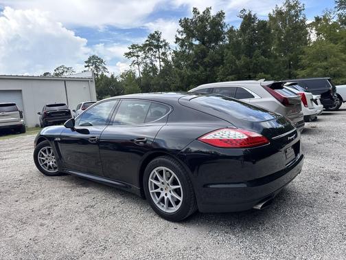 Basalt Black Metallic 2011 Porsche Panamera 4