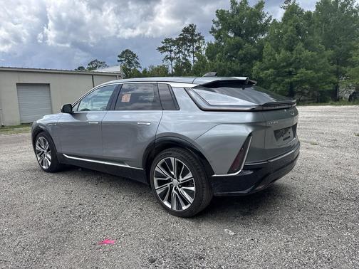 Argent Silver Metallic 2025 Cadillac LYRIQ Luxury