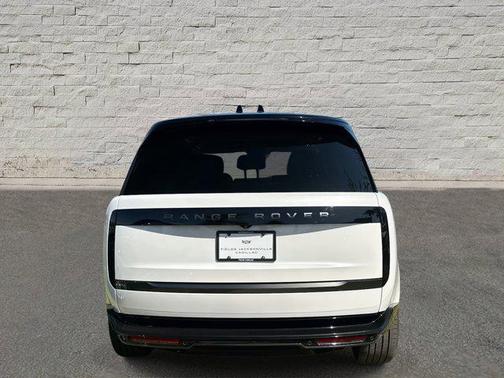 2025 Land Rover Range Rover P530 SE