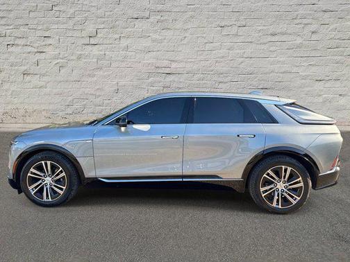 Argent Silver Metallic 2024 Cadillac LYRIQ Luxury