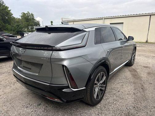 Argent Silver Metallic 2024 Cadillac LYRIQ Luxury