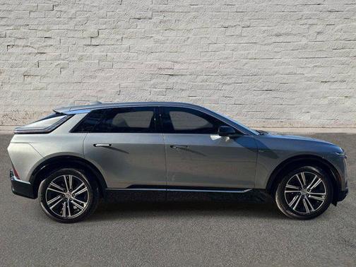 Argent Silver Metallic 2024 Cadillac LYRIQ Luxury