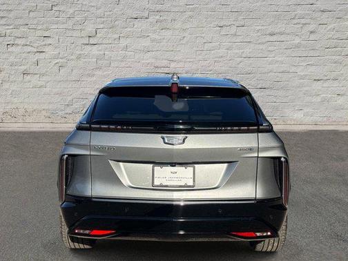 Argent Silver Metallic 2024 Cadillac LYRIQ Luxury