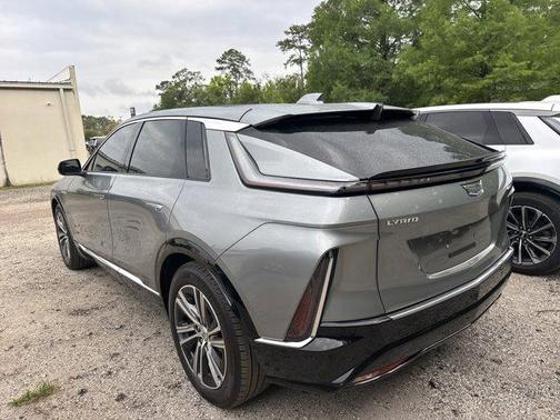 Argent Silver Metallic 2024 Cadillac LYRIQ Luxury