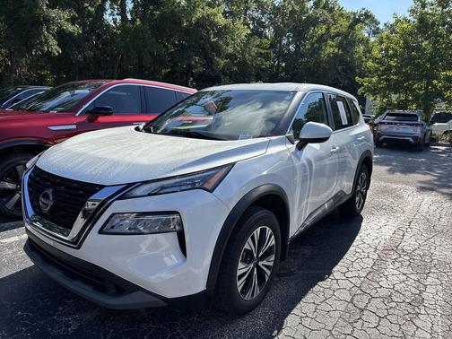 Pearl White Tricoat 2023 Nissan Rogue SV