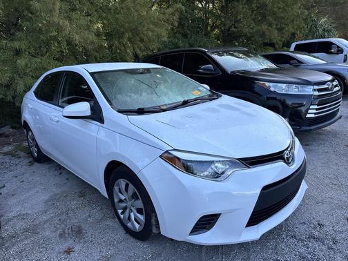 Super White 2016 Toyota Corolla LE