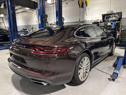 Mahogany Metallic 2018 Porsche Panamera 4