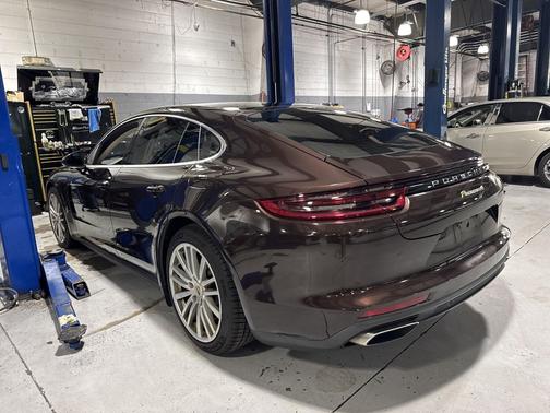 Mahogany Metallic 2018 Porsche Panamera 4