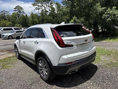 Crystal White Tricoat 2021 Cadillac XT4 Premium Luxury
