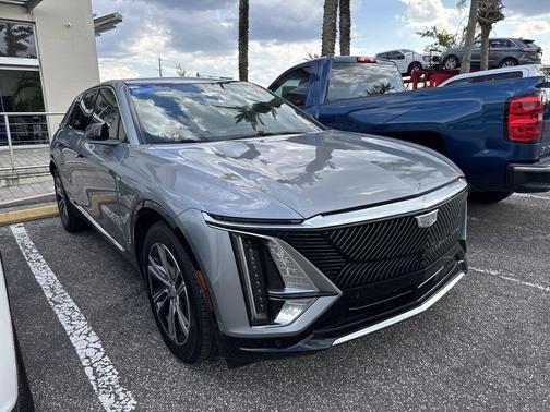 Argent Silver Metallic 2025 Cadillac LYRIQ Luxury