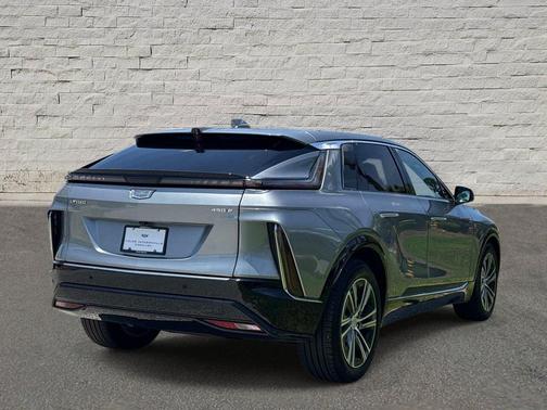 Argent Silver Metallic 2025 Cadillac LYRIQ Luxury