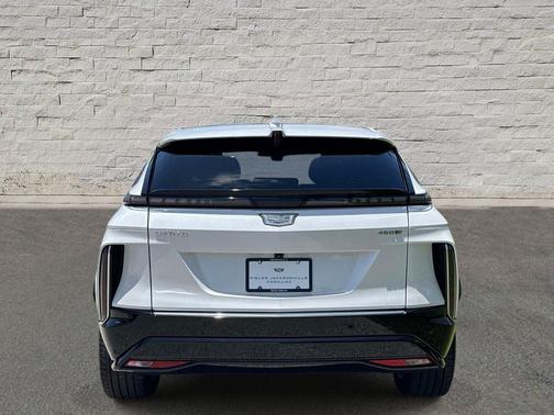 Crystal White Tricoat 2024 Cadillac LYRIQ Luxury