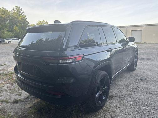 Baltic Gray Metallic Clearcoat 2024 Jeep Grand Cherokee Altitude